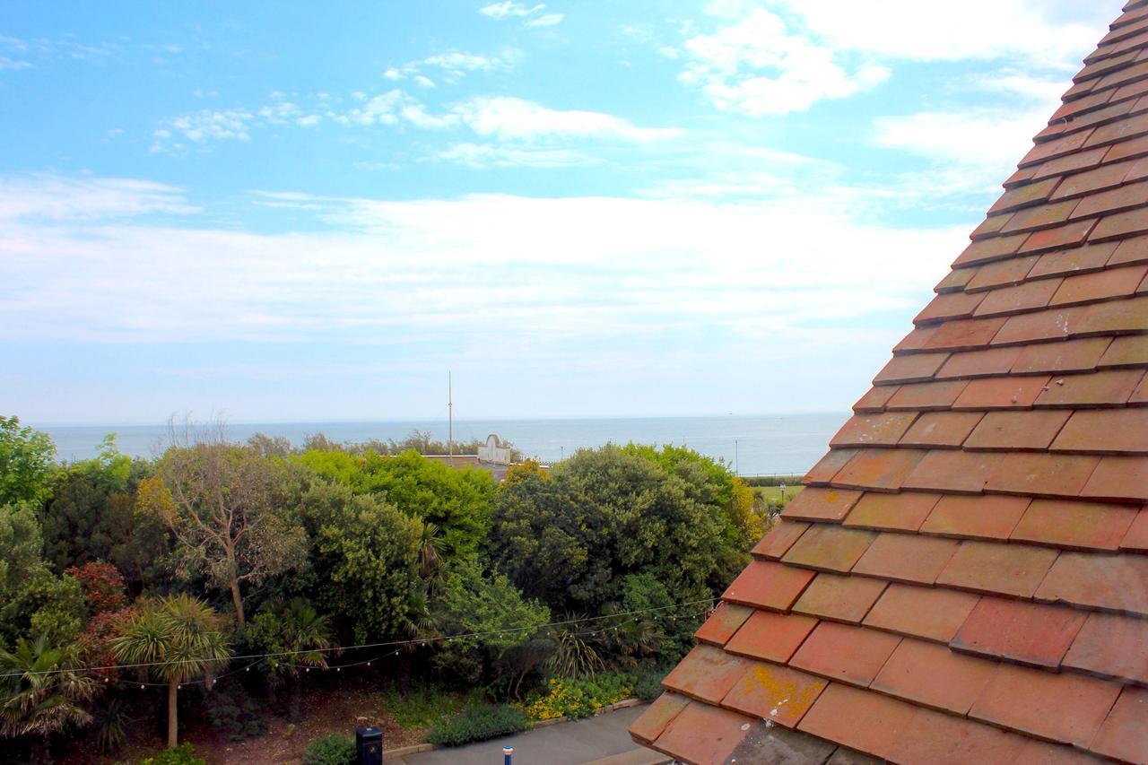 By The Sea Bed And Breakfast Истбурн Экстерьер фото