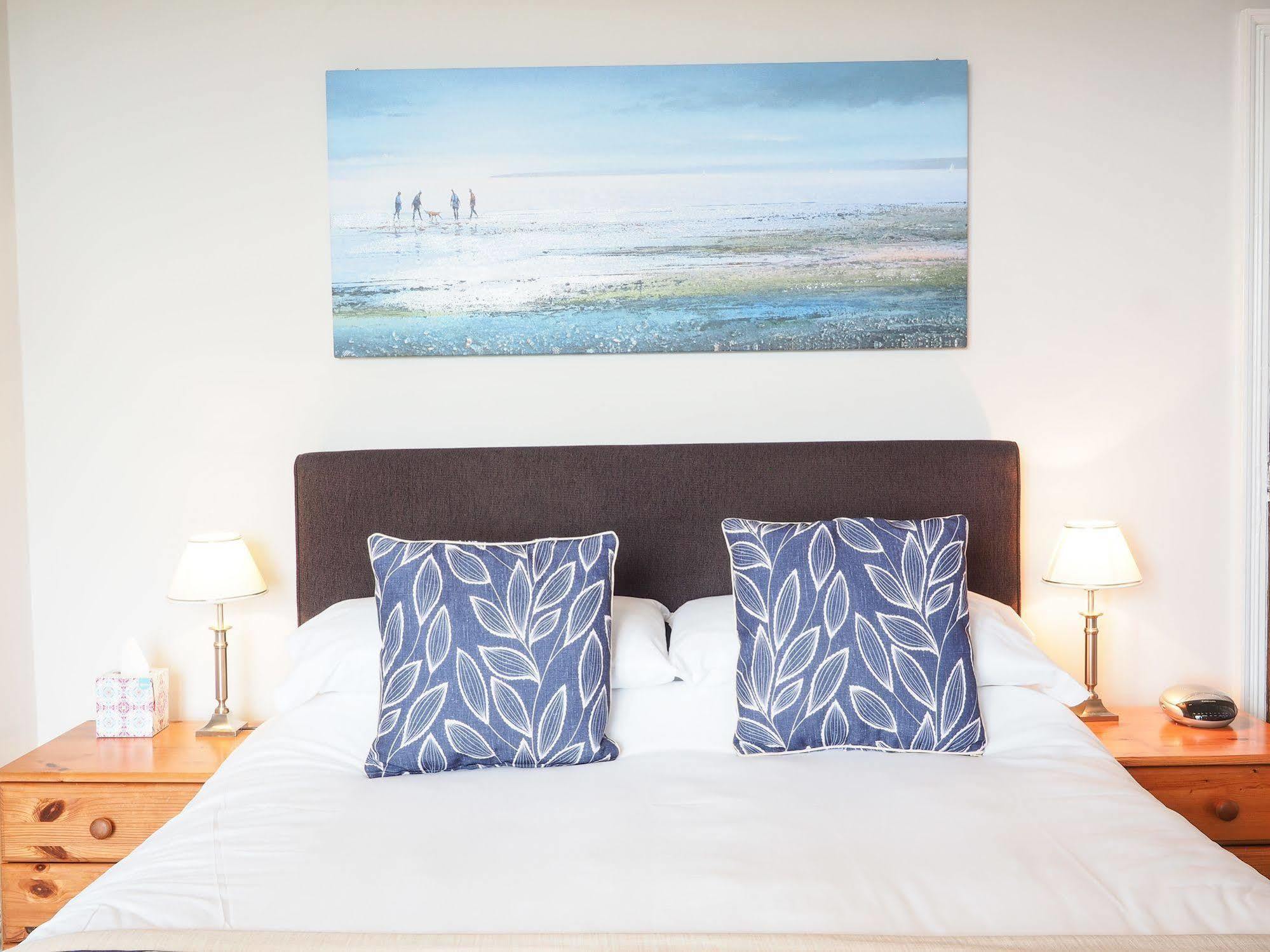 By The Sea Bed And Breakfast Истбурн Экстерьер фото
